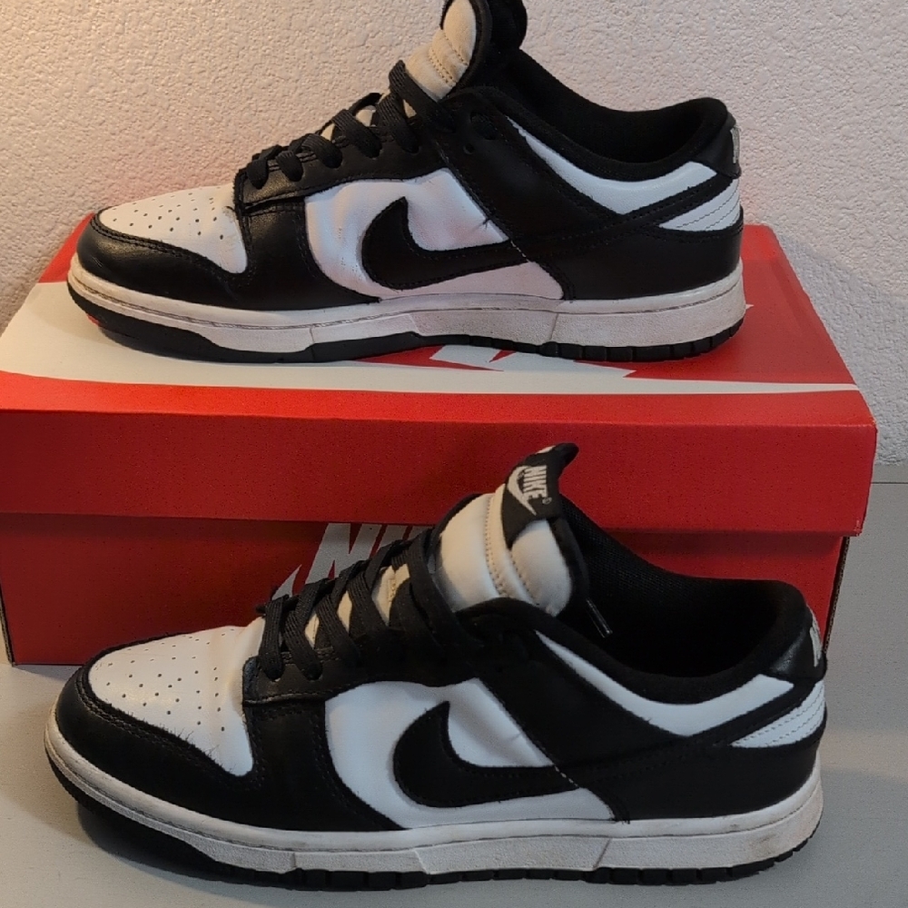 Nike Men's Black and White Sneakers